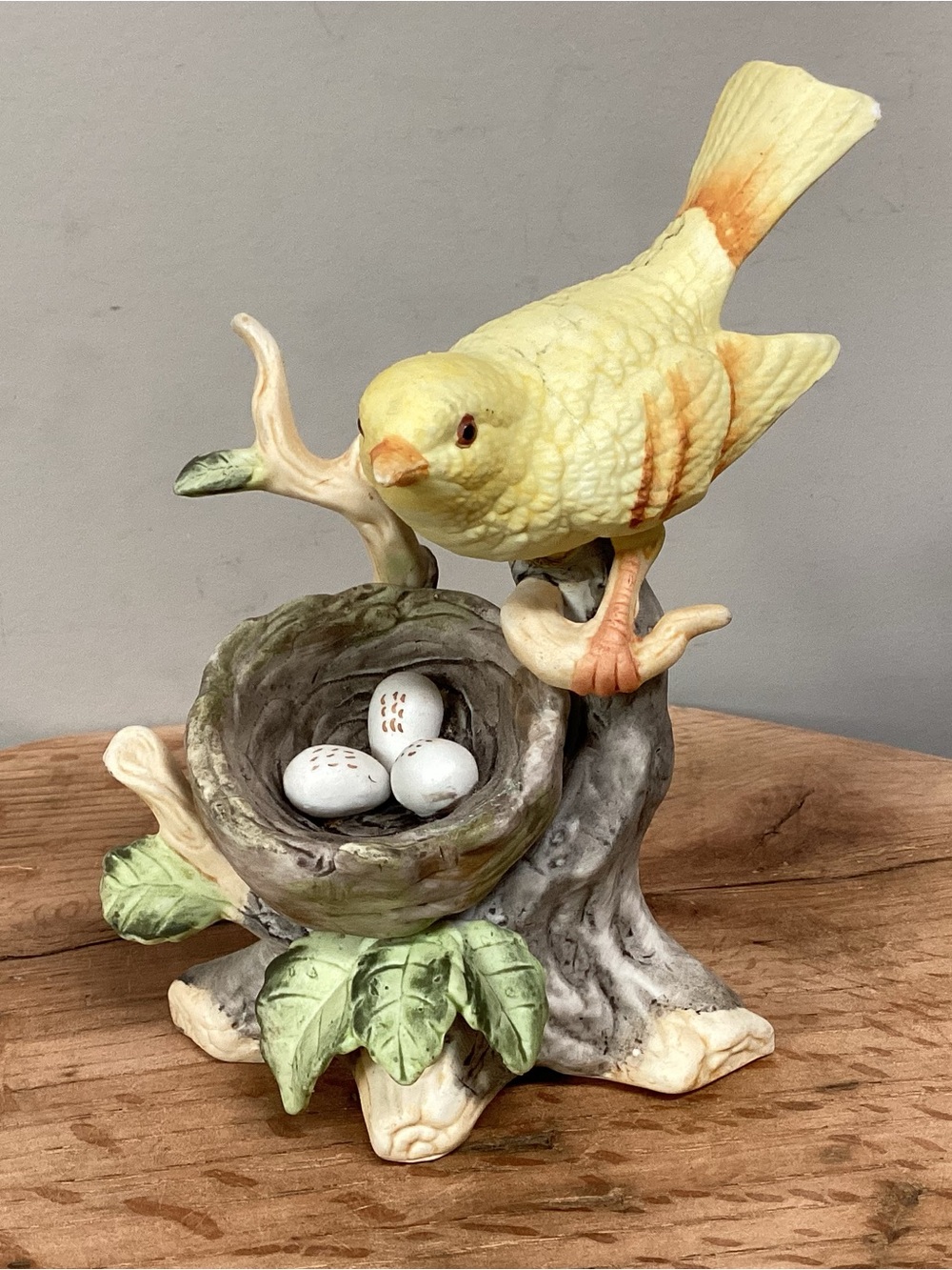 🟡 Vintage - Beautiful Ceramic / Porcelain Crafted Yellow Bird w/ Nest of Eggs